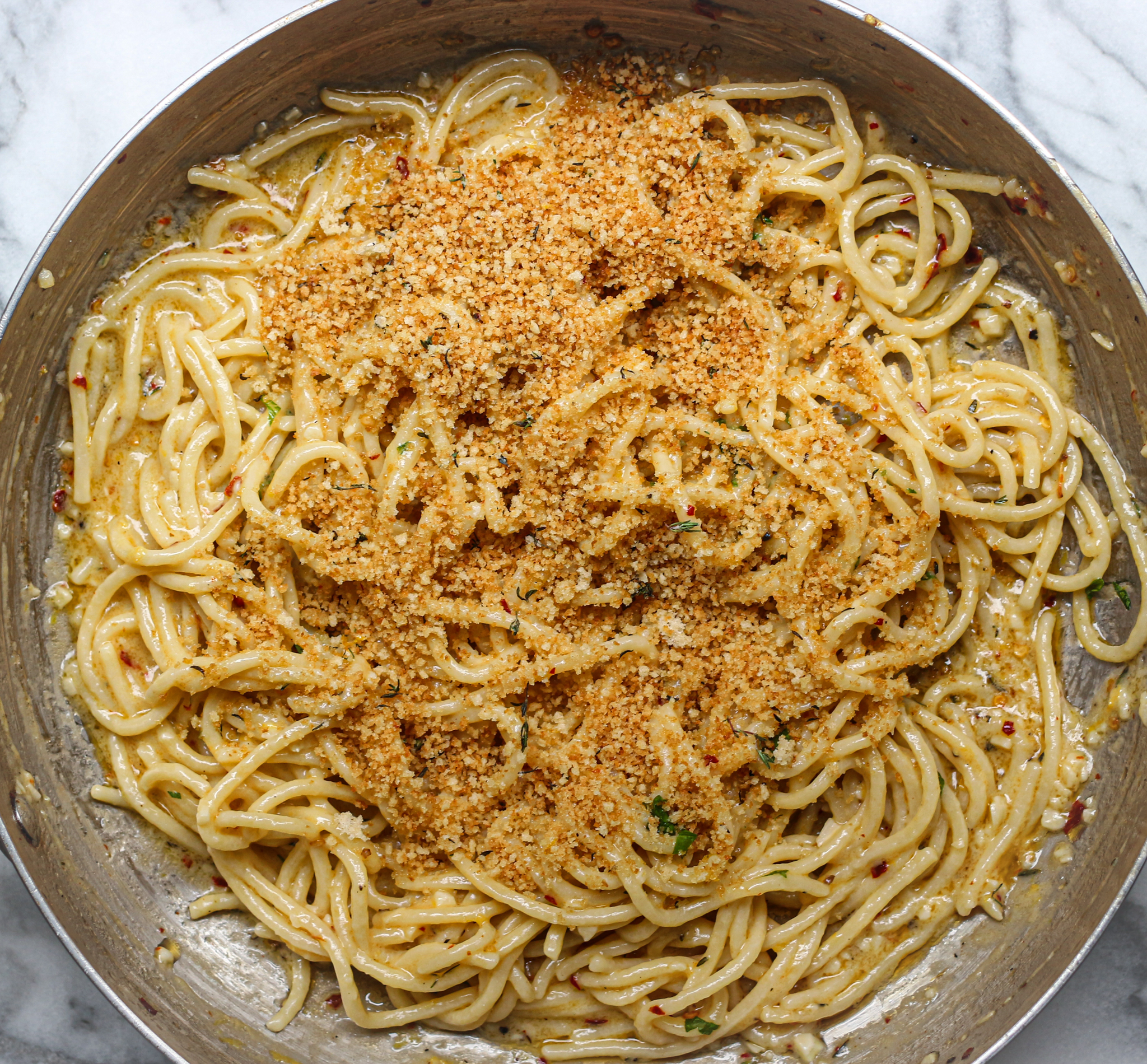 Сливочная лимонная паста с хрустящими крошками