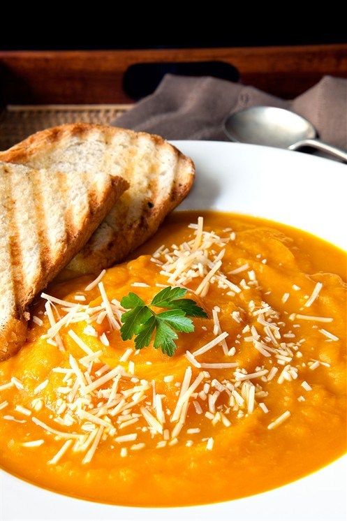 Тыквенный суп с пармезаном и корицей